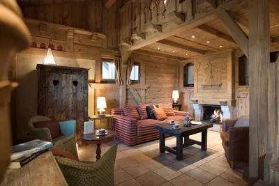 Image de Appartement de standing à Courchevel 1850 avec cheminée et accès ski aux pieds