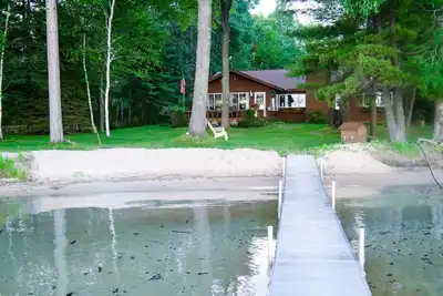 Image de West Twin Lake Waterfront Home - 25' Bennington Pontoon Boat and more!