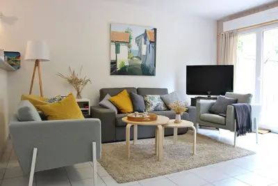Image de À 200m des plages : Charmante maison toute équipée avec terrasse ensoleillée