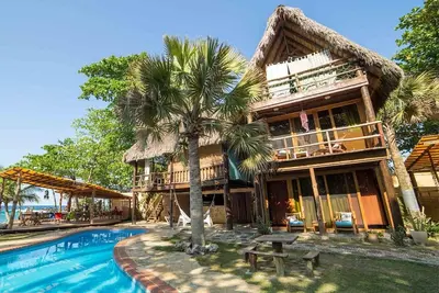 Image de Autentic wooden room right on sandy beach, pool/jacuzzi/Wi-Fi/restaurant