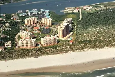 Image de Condo de luxe en bord de mer Meilleur Complexe, Prix réduit