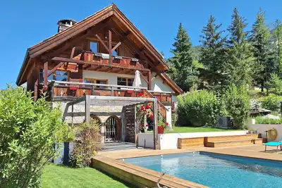 Image de Chalet-luxe-Serre Cambeou****\nPiscine&Spa\nidéal pour un séjour en famille