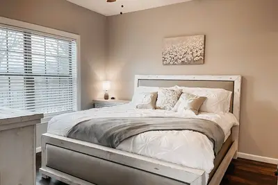 Image de 51-01 Comfortable ~ Spacious ~ Heated Indoor Pool