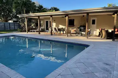 Image de Pelican Pier - Four Bedroom home with private saltwater pool. Heat available.
