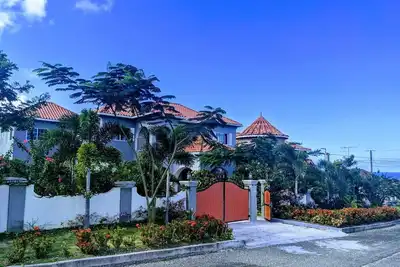 Image de Getaway and comfort away from Home close to attractions in Ocho Rios.