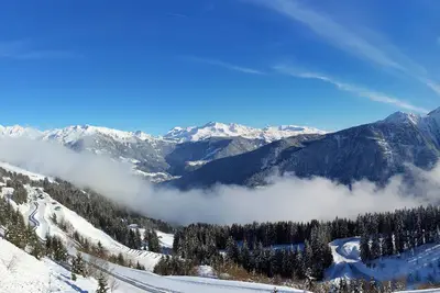 Image de Magnifique duplex 4 Ch au pied des pistes avec vue magnifique et piscine