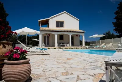 Fedrita: mountain-sea views\/private pool\/wi-fi\/ac\/bbq\/2 km to the beach.
