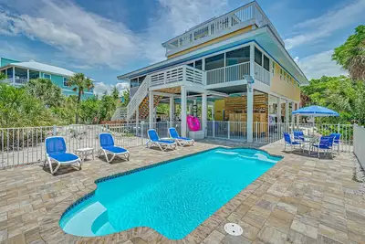 Image de Escape To Paradise - Breathtaking Views- Pool-Steps to the beach - 2 Golf Carts!
