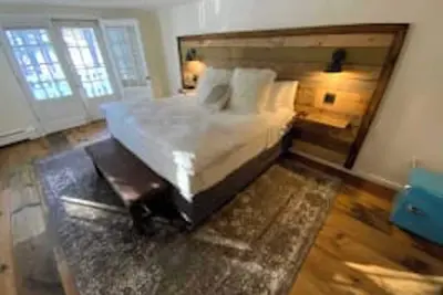 Image de Luxury King Suite, Living Room w\/sofa bed, balcony, & 1. 5 baths