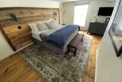 Image de Luxury King Suite, Living Room w\/sofa bed and jacuzzi tub