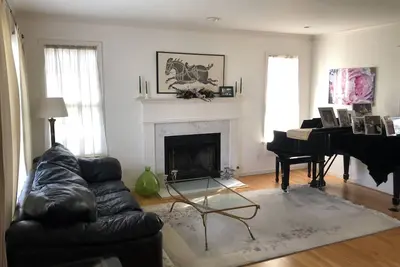 Image de Lovely home in Great location in Old Greenwich. Walk to town & beach!