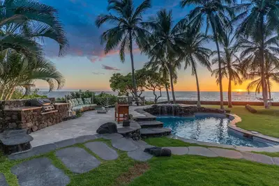Ultra private oceanfront gated compound with pool & spa just minutes from town.