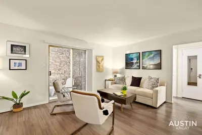 Image de Walk to the Golf Course! 2bd Apt + Pool + Parking