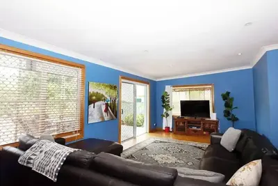 Image de Live like a local on leafy Best street in central Wagga Wagga.