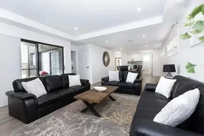 Image de Enjoy stylish city living in this brand new 4 bedroom townhouse in Wagga Cbd.