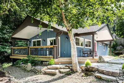 Image de Magical Mountain Retreat on Blackberry Falls!