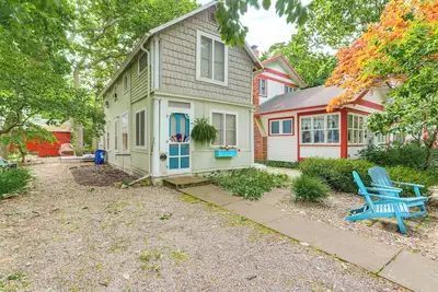 Image de Walk to Lake: Historic Lakeside Marblehead Cottage