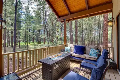 Image de Game Room, Fire Pit, Deck: Remodeled Pinetop Cabin