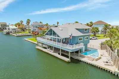Image de Jamaica Beach Waterfront |Heated Pool & Spa |$200 in Free Attraction Tickets |Kayaks & Paddle Boards