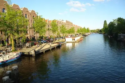 Image de Houseboat with parking