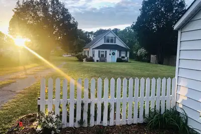 Image de Relax at this beautiful Historic Intracoastal Waterlily Cottage + Game Room