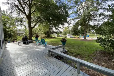 Image de Waterfront property located in the resort community of Fairfield Harbour