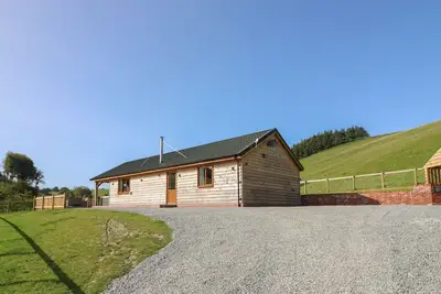 Image de Ploony Hill Cabin, pet friendly, with hot tub in Knighton
