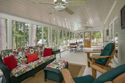 Image de Peaceful cottage with hiking trails, wildlife, gourmet kitchen. Monthly rental only