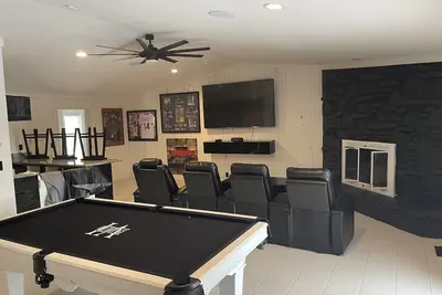 Image de 6 bedroom 5 bath dream escape with over 4600 square feet!