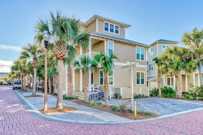 Image de Pet-Friendly Stunning Seacrest Beach Retreat | 5-min to pool | 7-min to beach