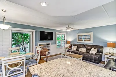 Image de Pet Friendly | Ground Level Sailmaker Villa | Private Covered Patio | Close to Pool