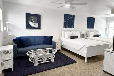 Image de Crisp & Clean Condo, Steps to Beach & Pool in Key Colony Beach - Ground Floor