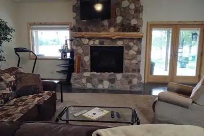 Image de Lake Front Home On A Small No Wake Fishing Lake
