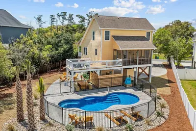 Image de *Heated Pool Oasis* Oceanside * Standalone Beach House * Centrally Located*
