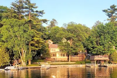 Image de Lake George Waterfront Cottage