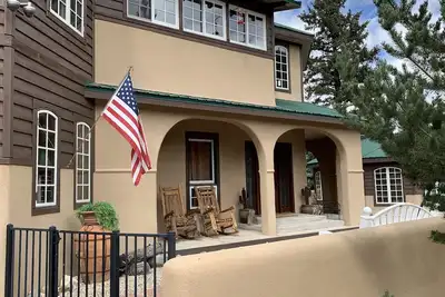 Image de Brown Bear Lodge in the Red River Nm Upper Valley