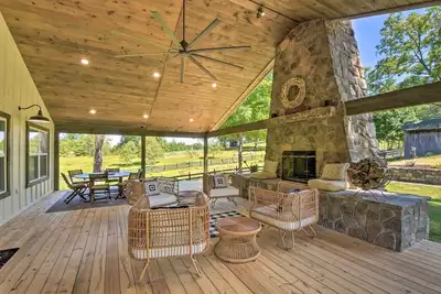 Blue Ridge Cottage: Modern Solace in the Mountains