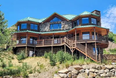 Image de Amazing views all around at The Avalanche House!