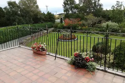 Image de Bright, airy first floor apartment with balcony in rural location