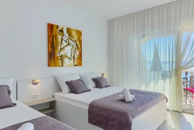 Image de Apartment With See View