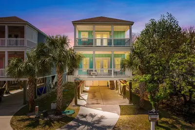 Image de Sandy Side Up 5 Bedrooms Short Walk to the Beach