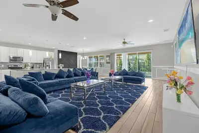 Image de Magical 14 Bed Game Spa Pool Home in Solterra