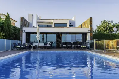 Image de Villa 6 Bd W\/heated Pool Golf Beach Wi Fi