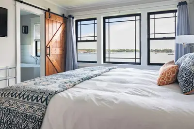 Image de Harbor View Landing - The Mystic Waterfront House - Second Floor Only