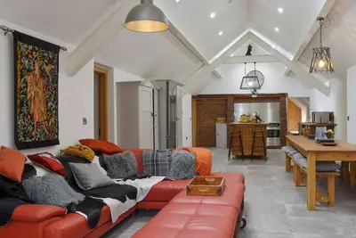 Image de 4 bedroom accommodation in Mold