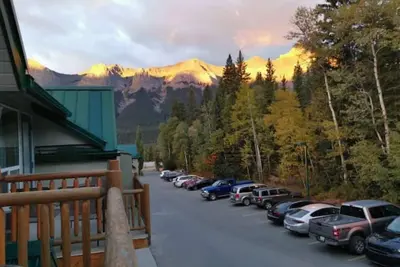 ❤ Modern Rustic 2br 2bth Mountain Chalet close to Banff