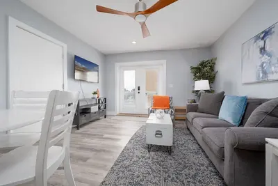 Image de Rear Top | Ocean views & steps from the sand