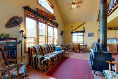 Image de Charming rural cabin w/ mountain views, sauna, and deck - close to Rio Grande