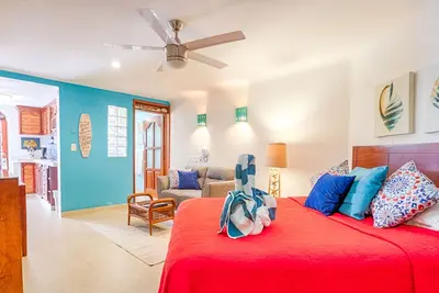 Image de Comfortable studio with beach access, pool, Ac and WiFi!
