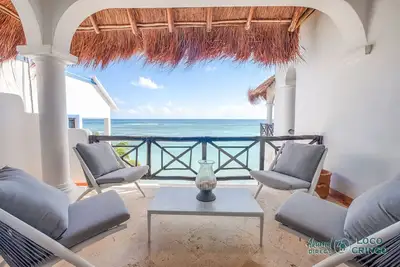 Image de Enjoy penthouse view in this upscale condo!